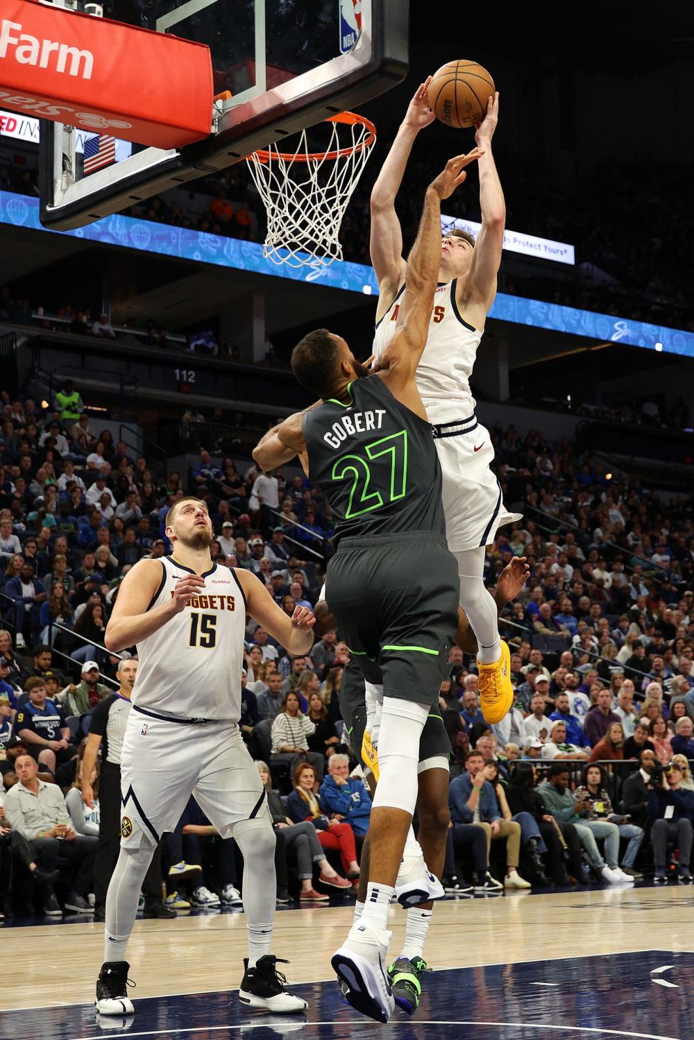 巨额资金的 巨额资金的