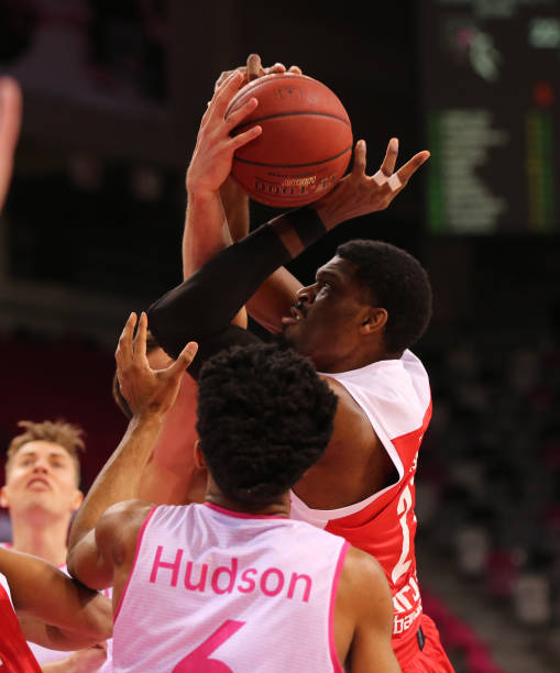 马丁内利与 马丁内利与