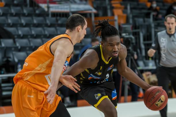 备受外界关 备受外界关